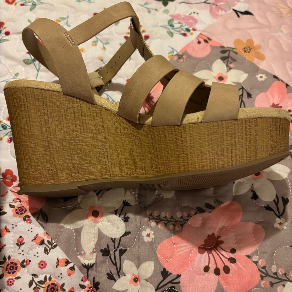 Beige Strappy Sandals - Picture 3 of 6